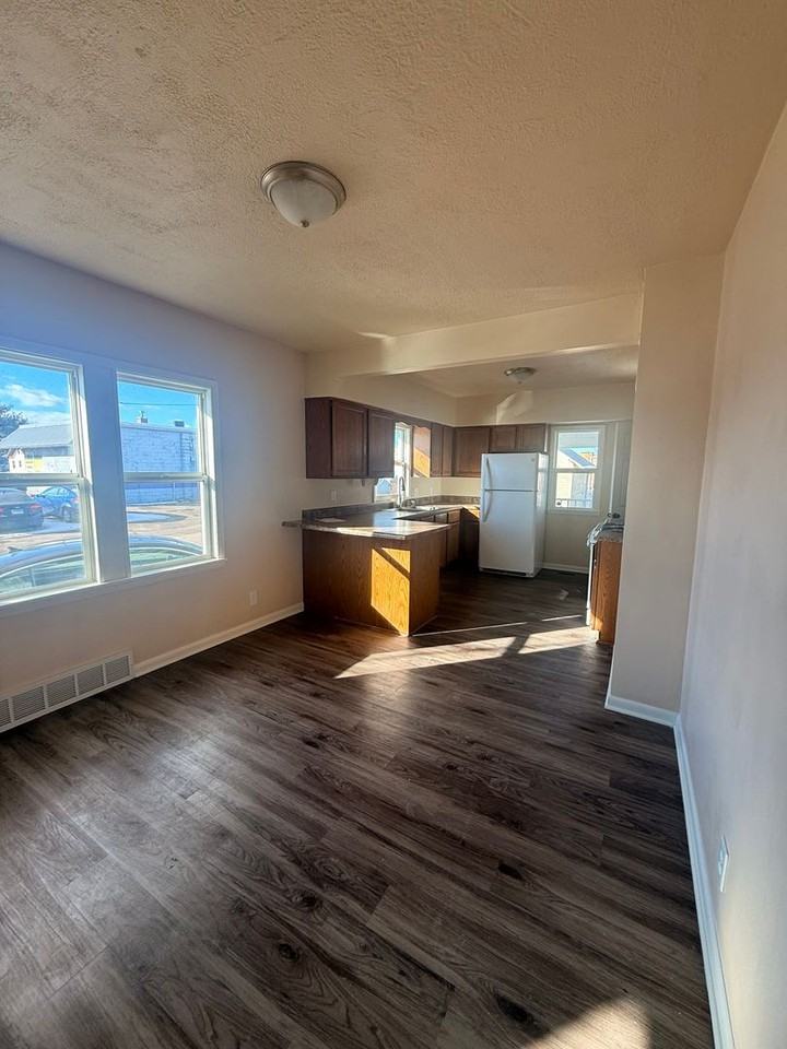 508 Grand Ave - Photo 6 of 21