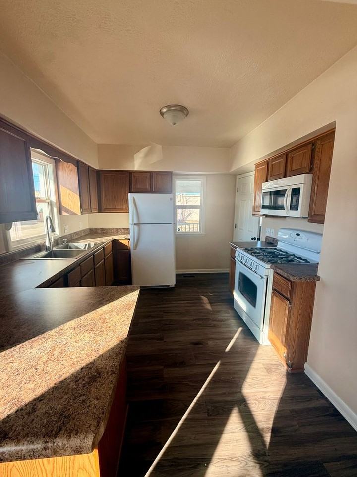 508 Grand Ave - Photo 7 of 21