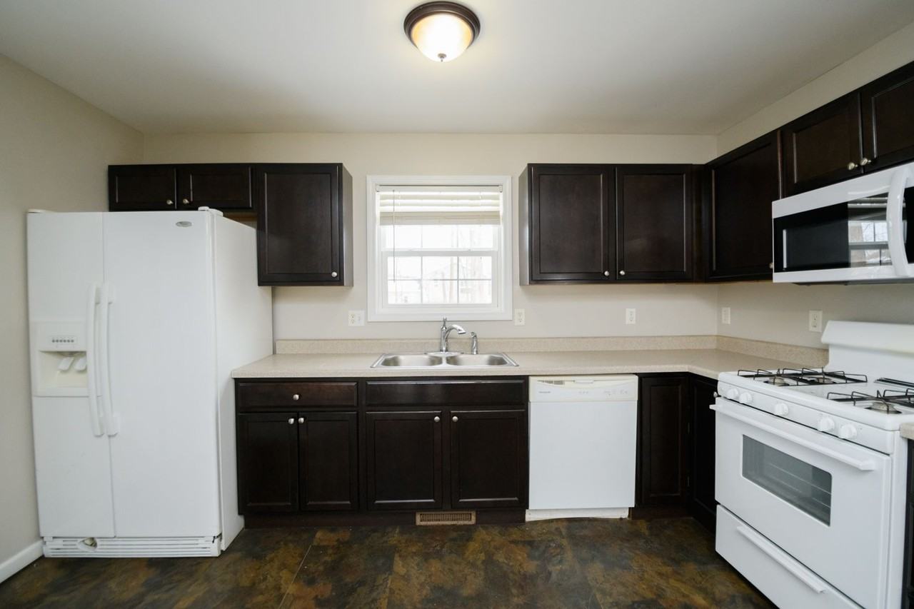 693 Dearborn Rd - Photo 6 of 25