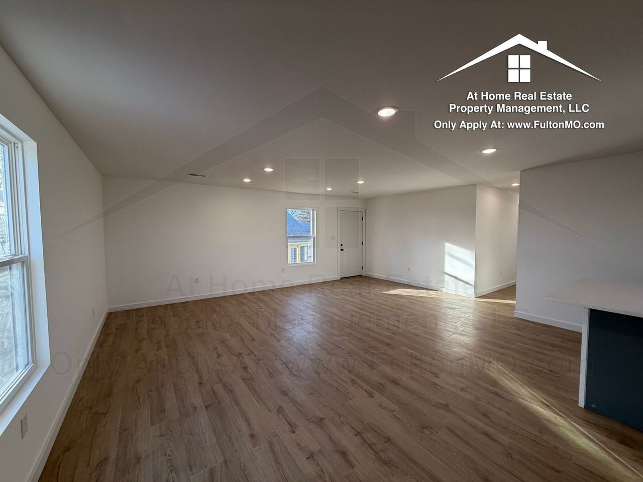 508 E 8th St - Photo 2 of 27