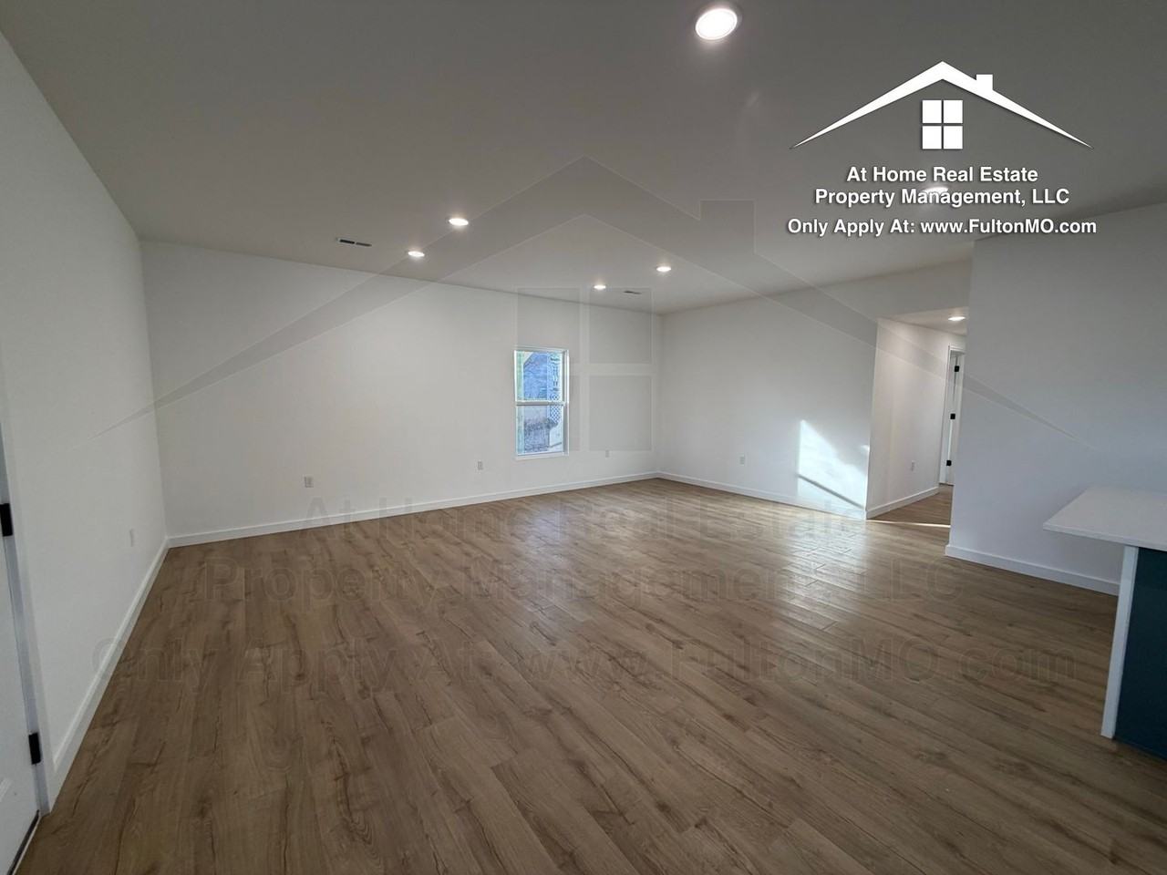 508 E 8th St - Photo 3 of 26