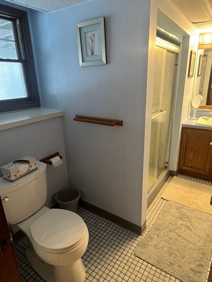 35 Lincoln Ln - Photo 2 of 9