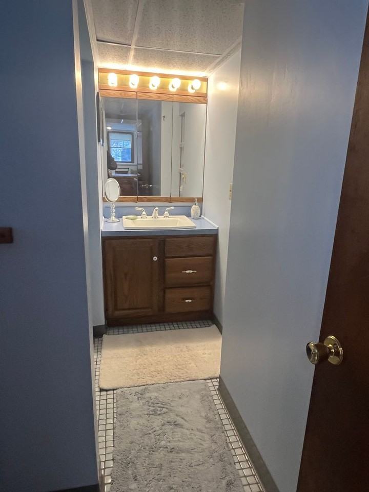 35 Lincoln Ln - Photo 3 of 9