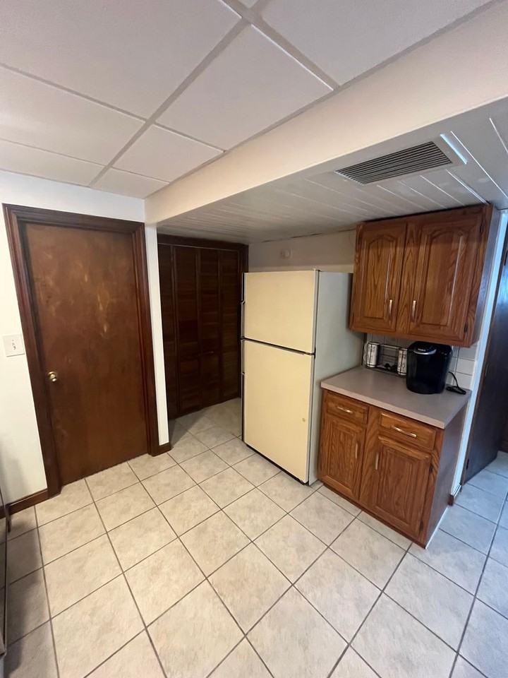 35 Lincoln Ln - Photo 4 of 9