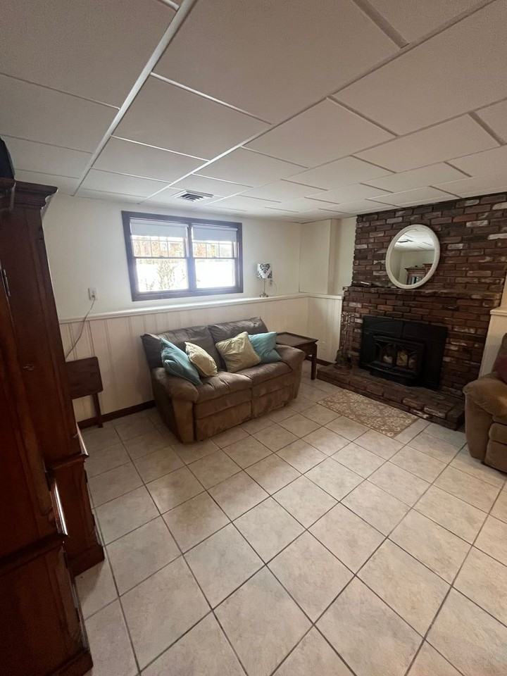 35 Lincoln Ln - Photo 5 of 9