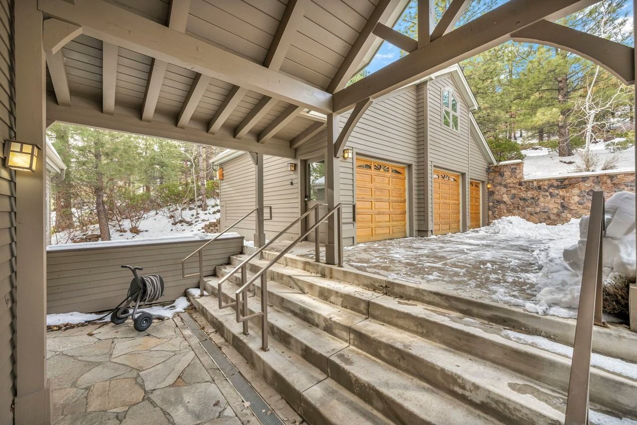 54 Bennington Ct - Photo 3 of 50