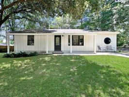 featured image of 128 Country Club Cir