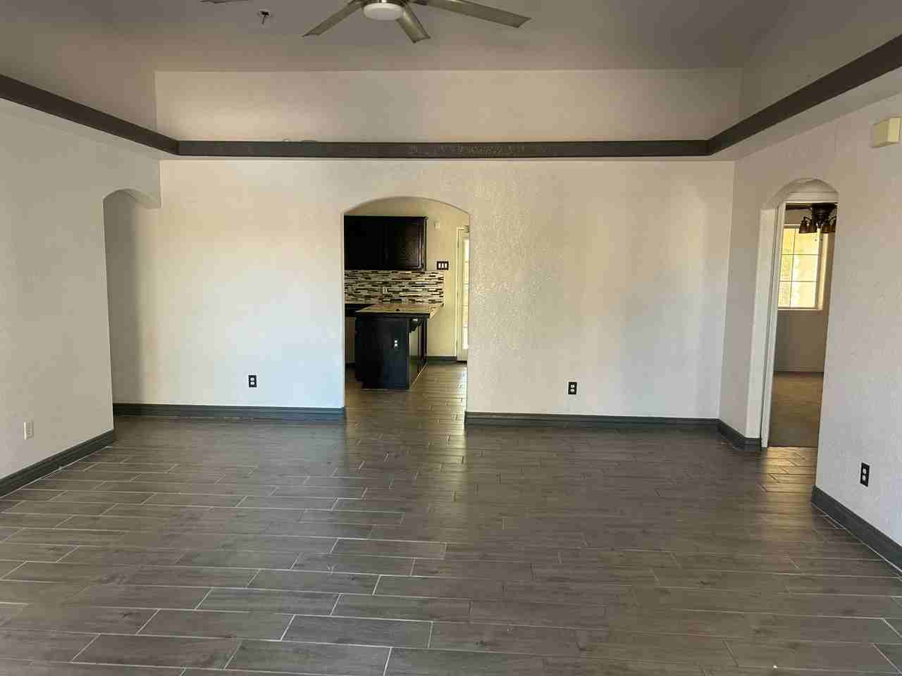 14817 E 49th St - Photo 2 of 7