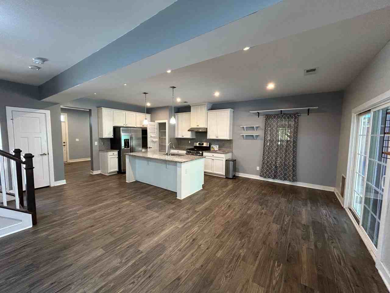 112 Henley Ct - Photo 3 of 19