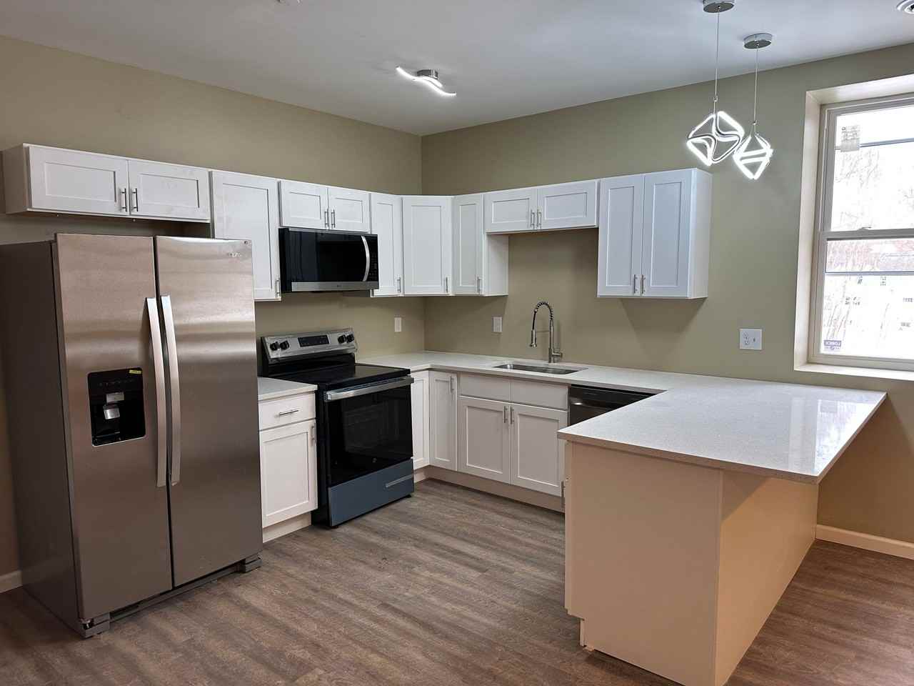 Hopkins Place Apartments - Photo 4 of 26