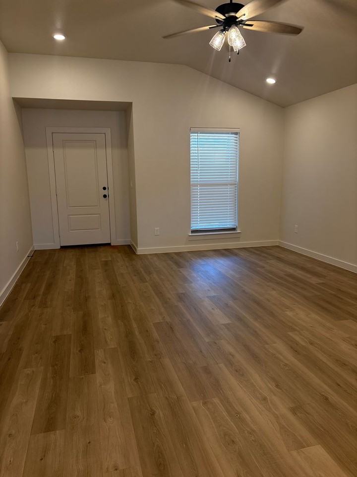 2137 Langford Ave - Photo 3 of 12