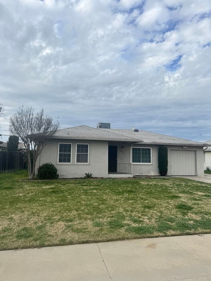 4133 Kenmore Dr S - Photo 2 of 4