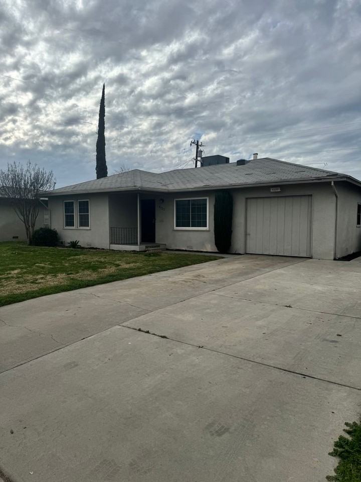 4133 Kenmore Dr S - Photo 3 of 4