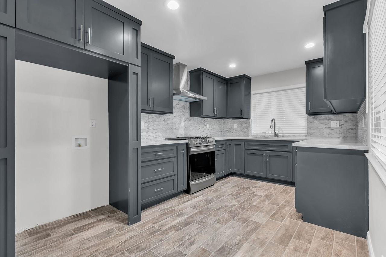 16223 Haldane St - Photo 5 of 20