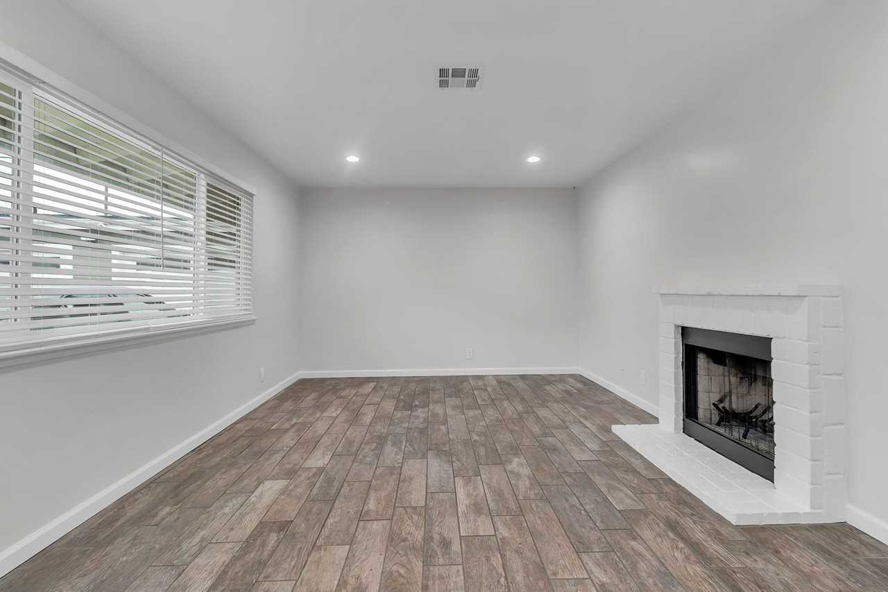 16223 Haldane St - Photo 7 of 20