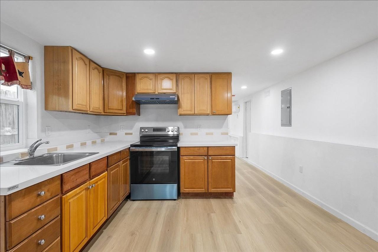 2246 Encinal Ave #B - Photo 4 of 16