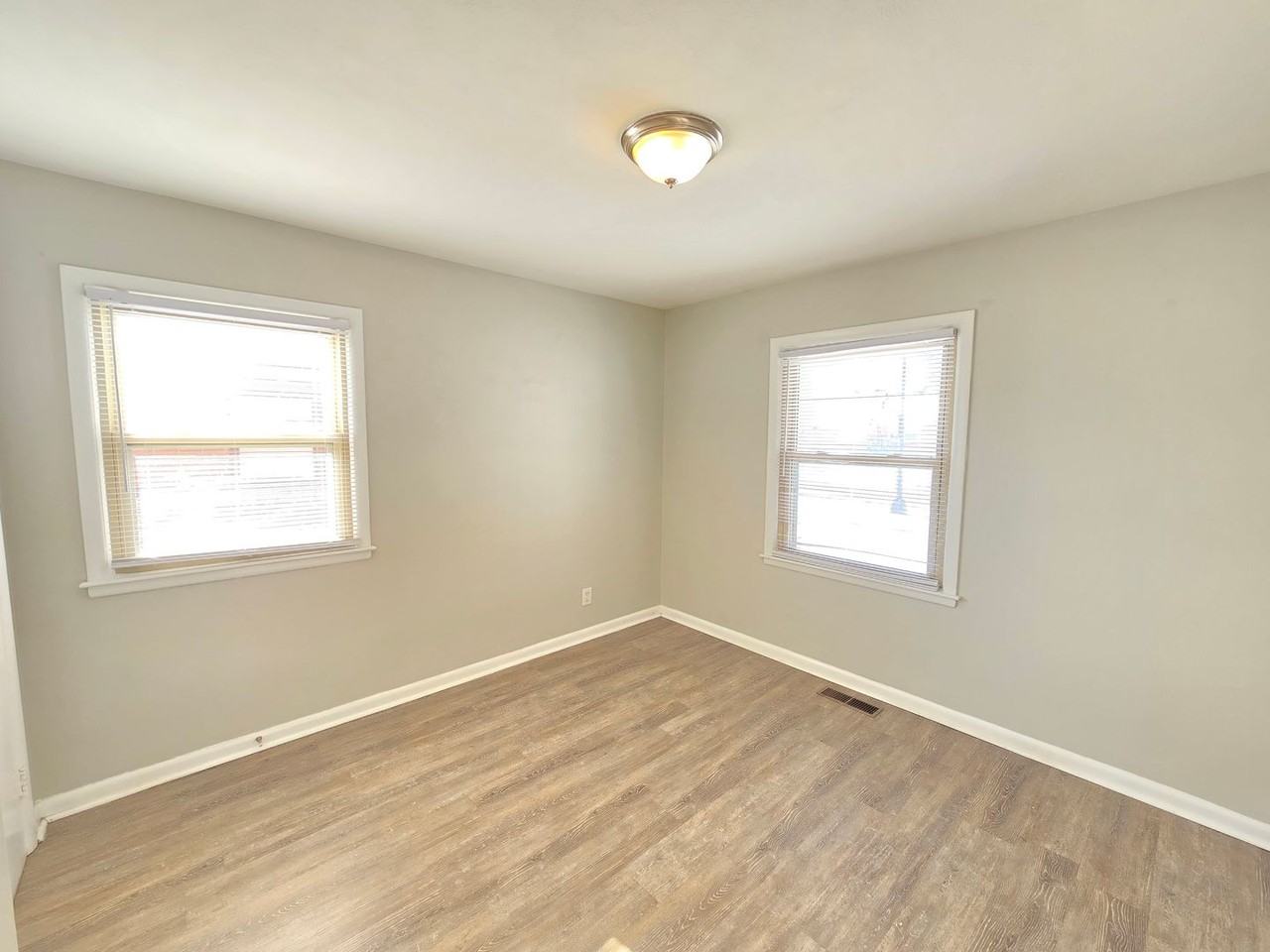 3541 Lisbon Ln - Photo 4 of 8