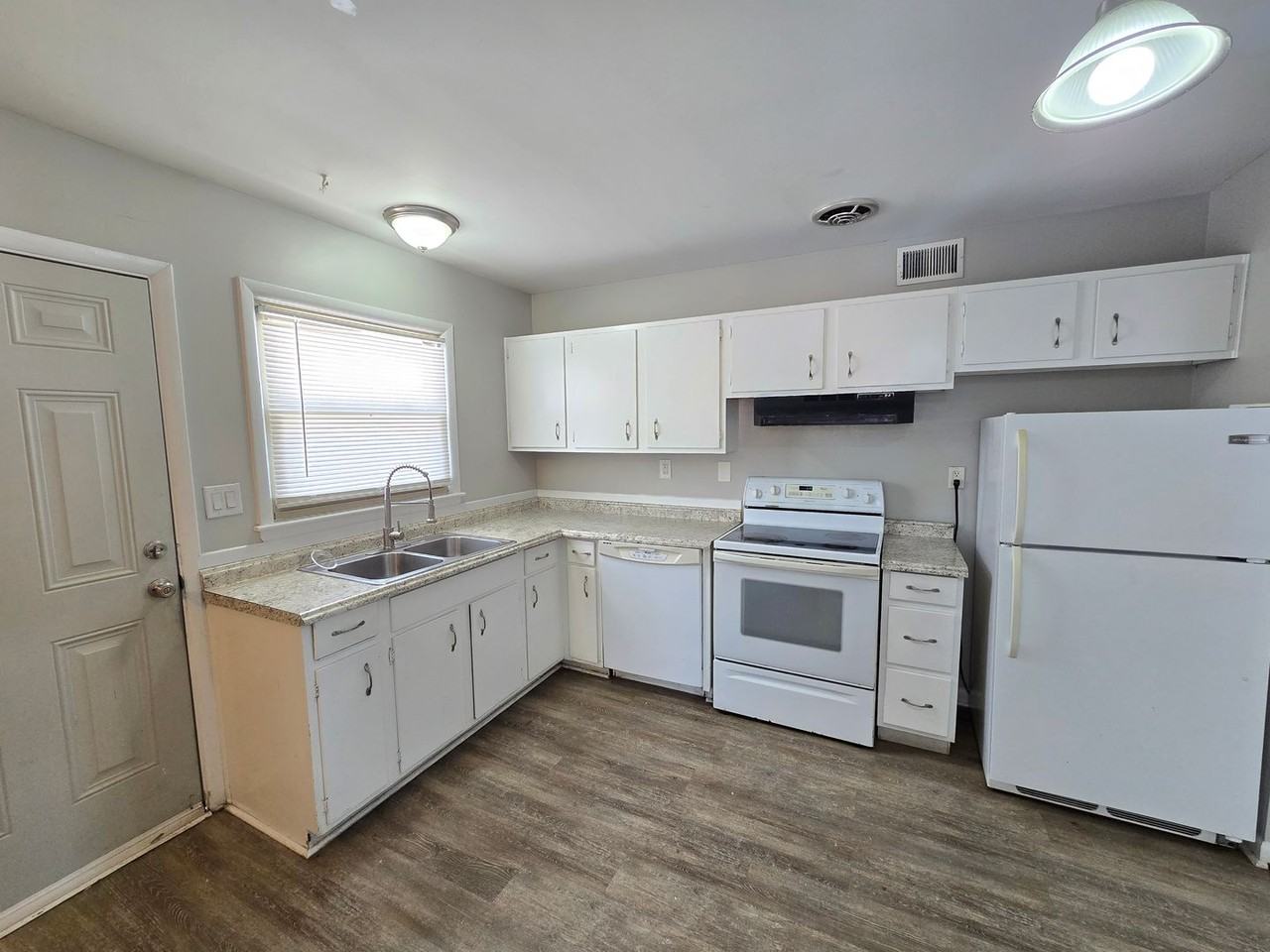 3541 Lisbon Ln - Photo 7 of 8