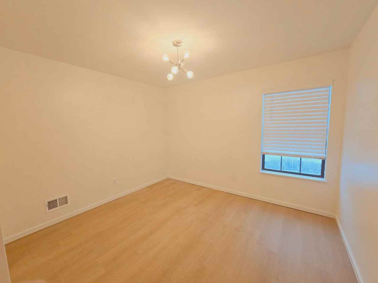 12127 Bay Run Dr - Photo 4 of 9