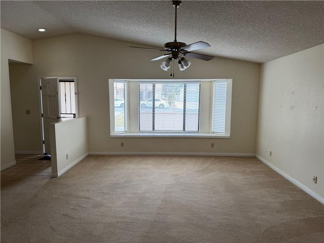 15031 Blue Grass Dr - Photo 2 of 18