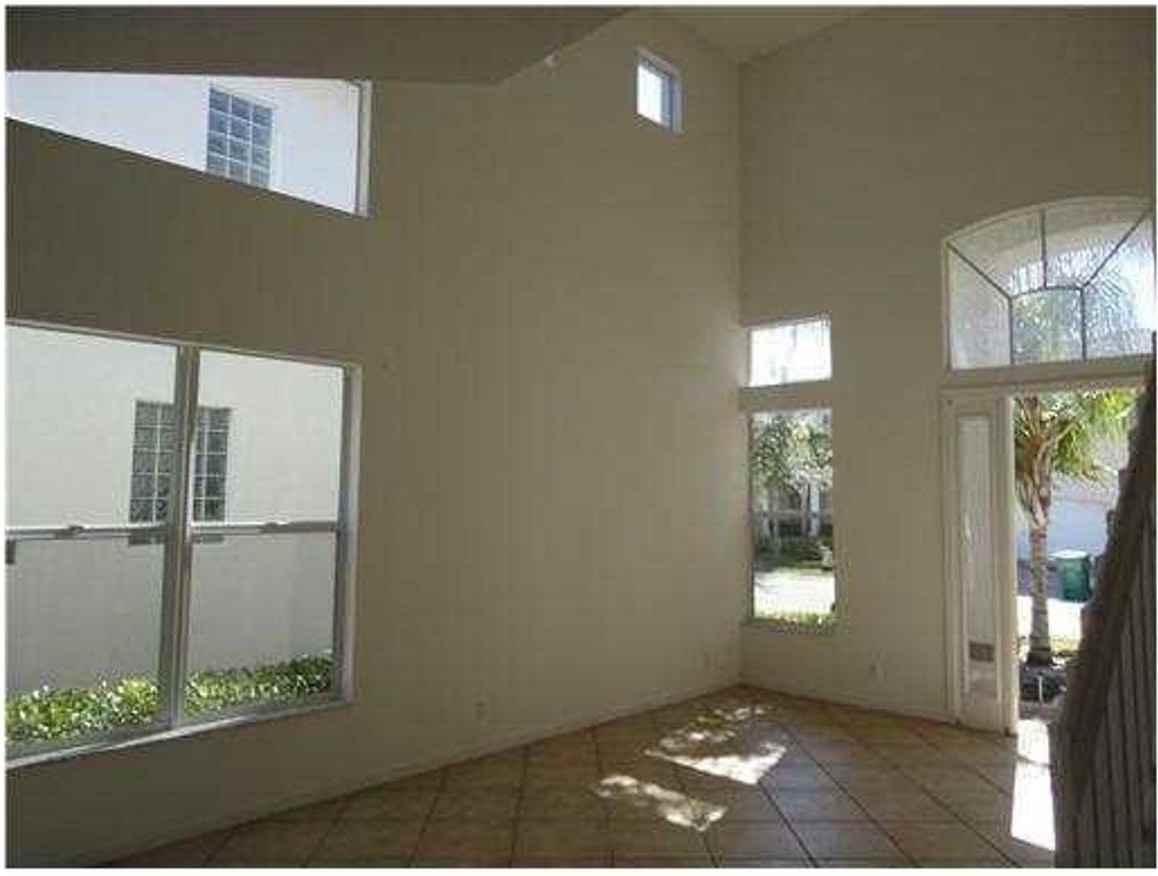 1101 Center Stone Ln - Photo 3 of 10