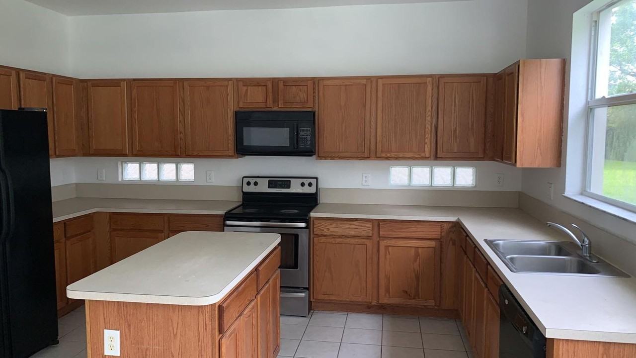 1101 Center Stone Ln - Photo 4 of 10