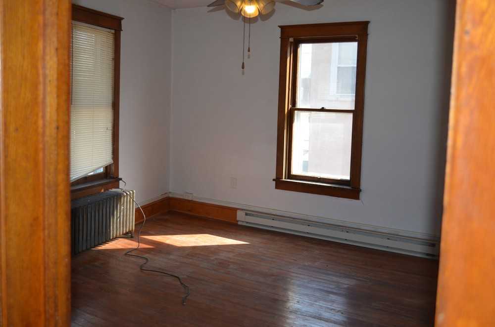 185 W Spotswood Ave - Photo 7 of 10