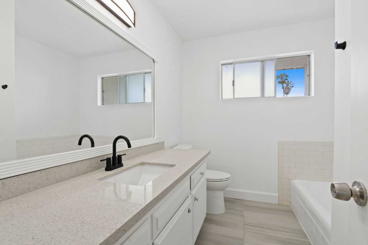 519 Idaho Ave,  1 blocks to Montana and 5 blocks to the beach! - Photo 3 of 3