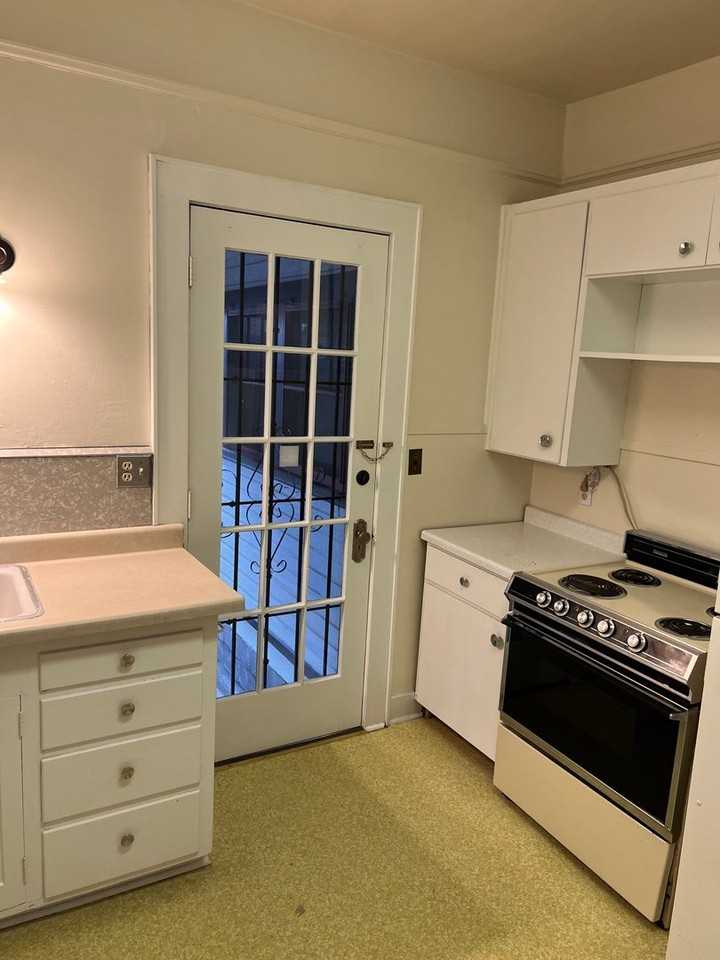 379 E 12th Ave - Photo 6 of 17