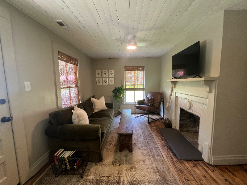 614 Holt St - Photo 3 of 11