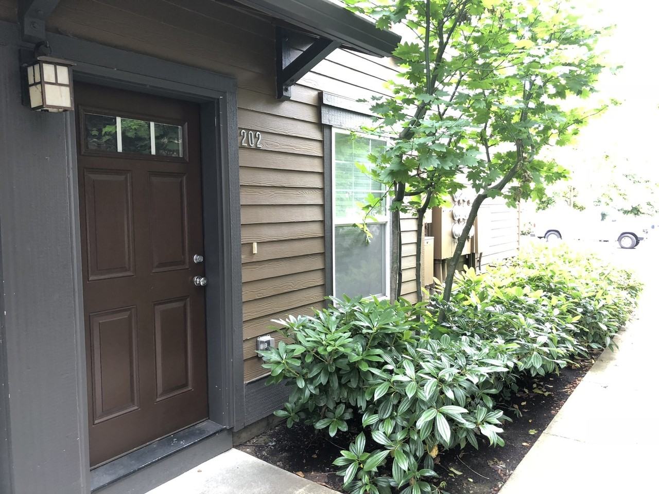 1060 Sw 170th Ave - Photo 2 of 15