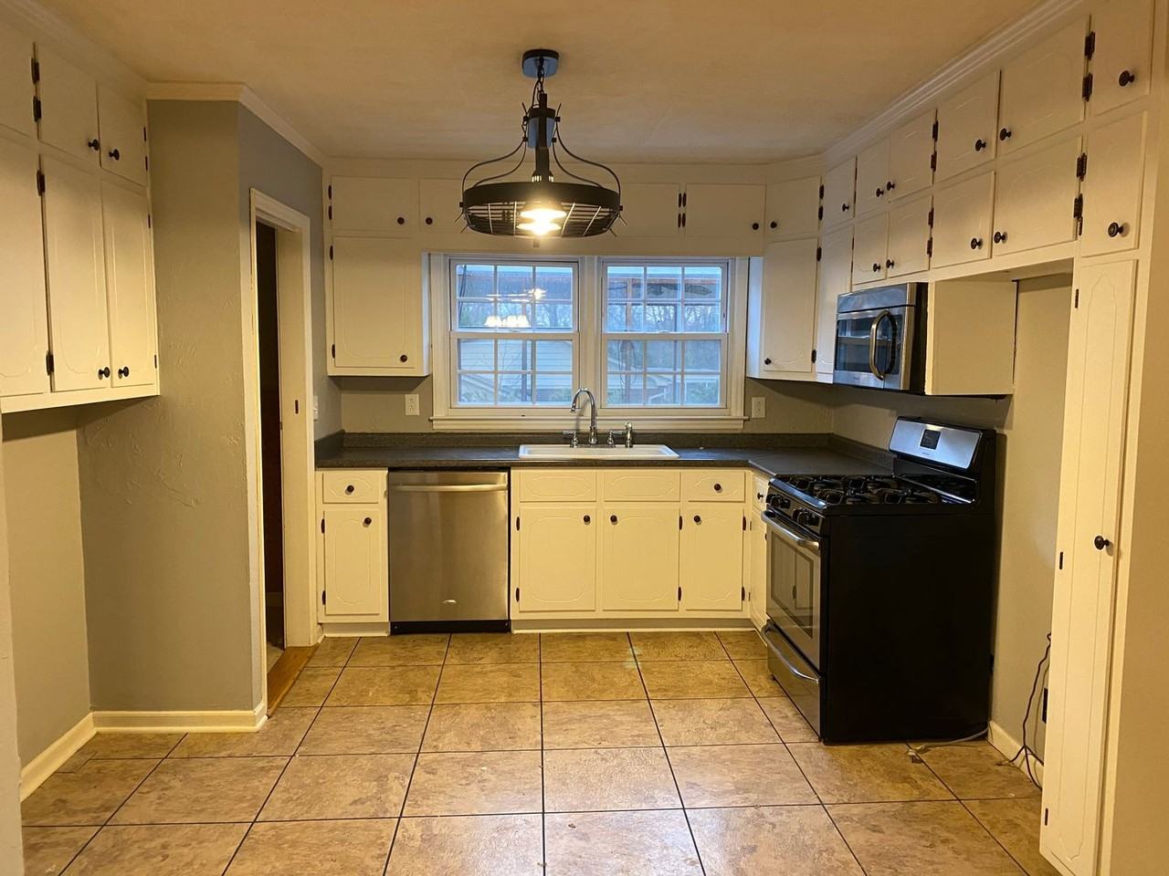 508 Dunham Rd - Photo 5 of 16