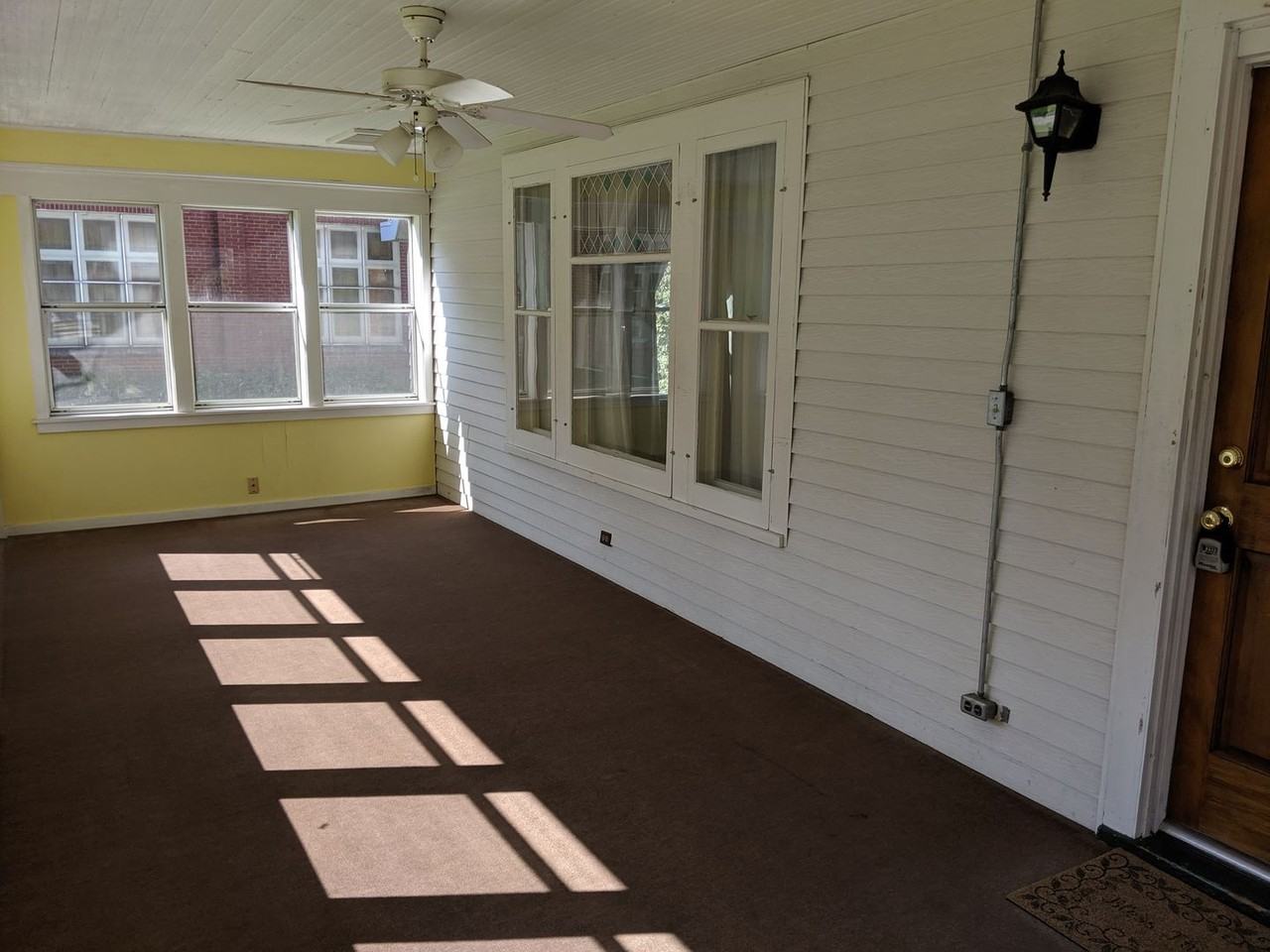 315 S 3rd St - Photo 2 of 3