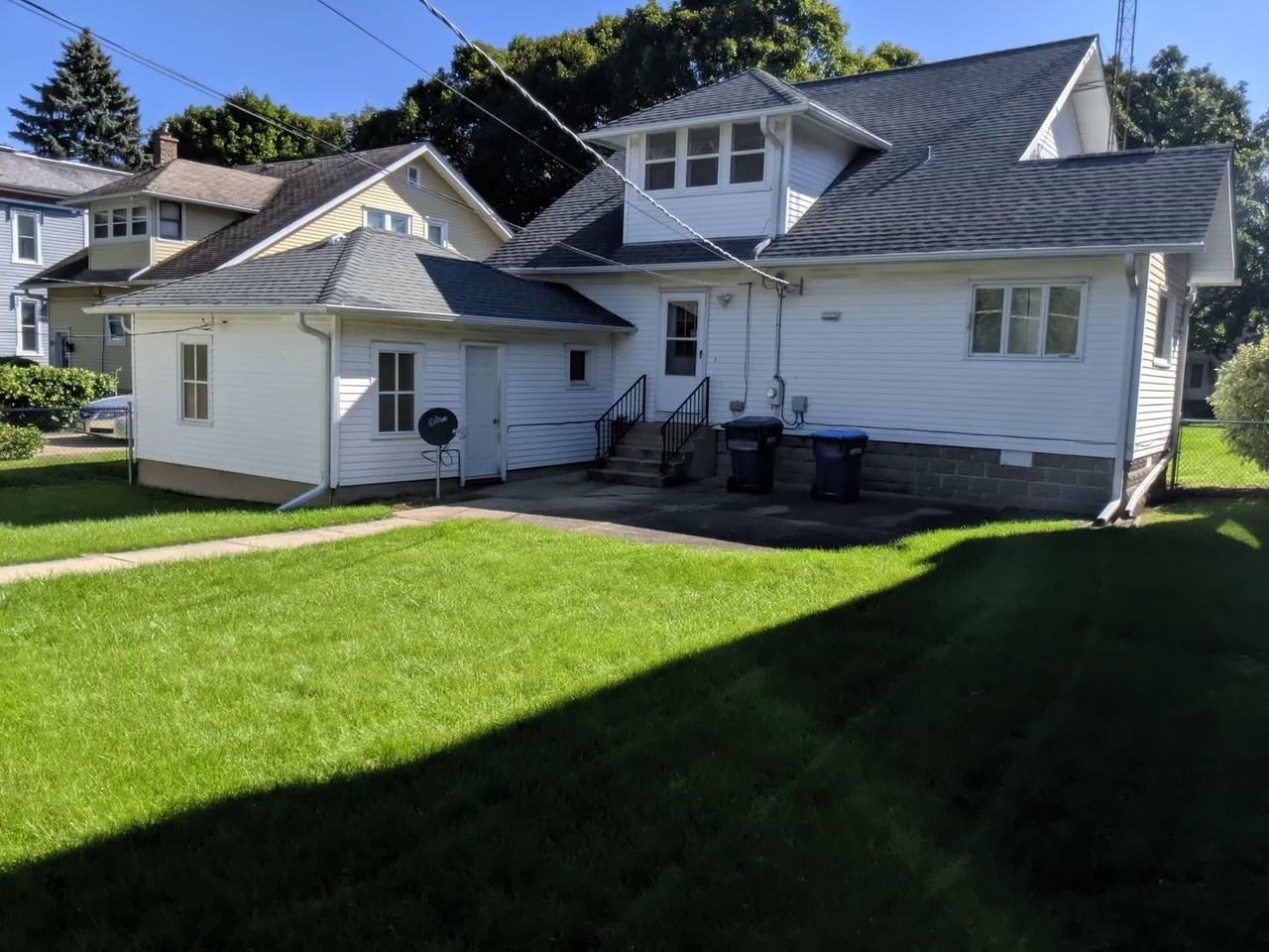 315 S 3rd St - Photo 3 of 3