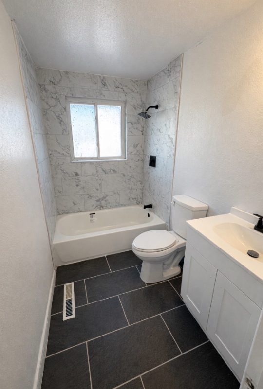 203 University Dr - Photo 2 of 7