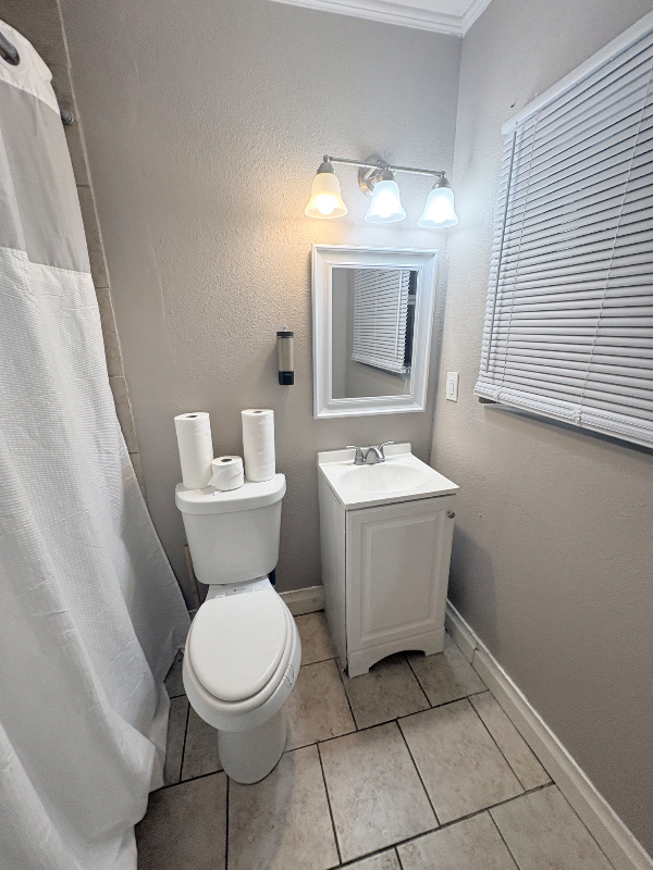 1211 W 3rd St - Photo 7 of 9