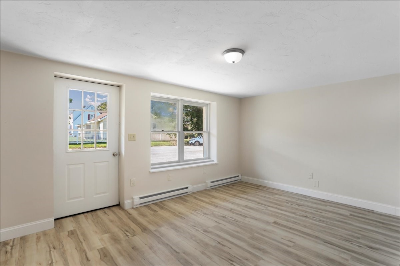 185 N Main St #4 - Photo 2 of 4