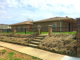 featured image of 516 E Elm St