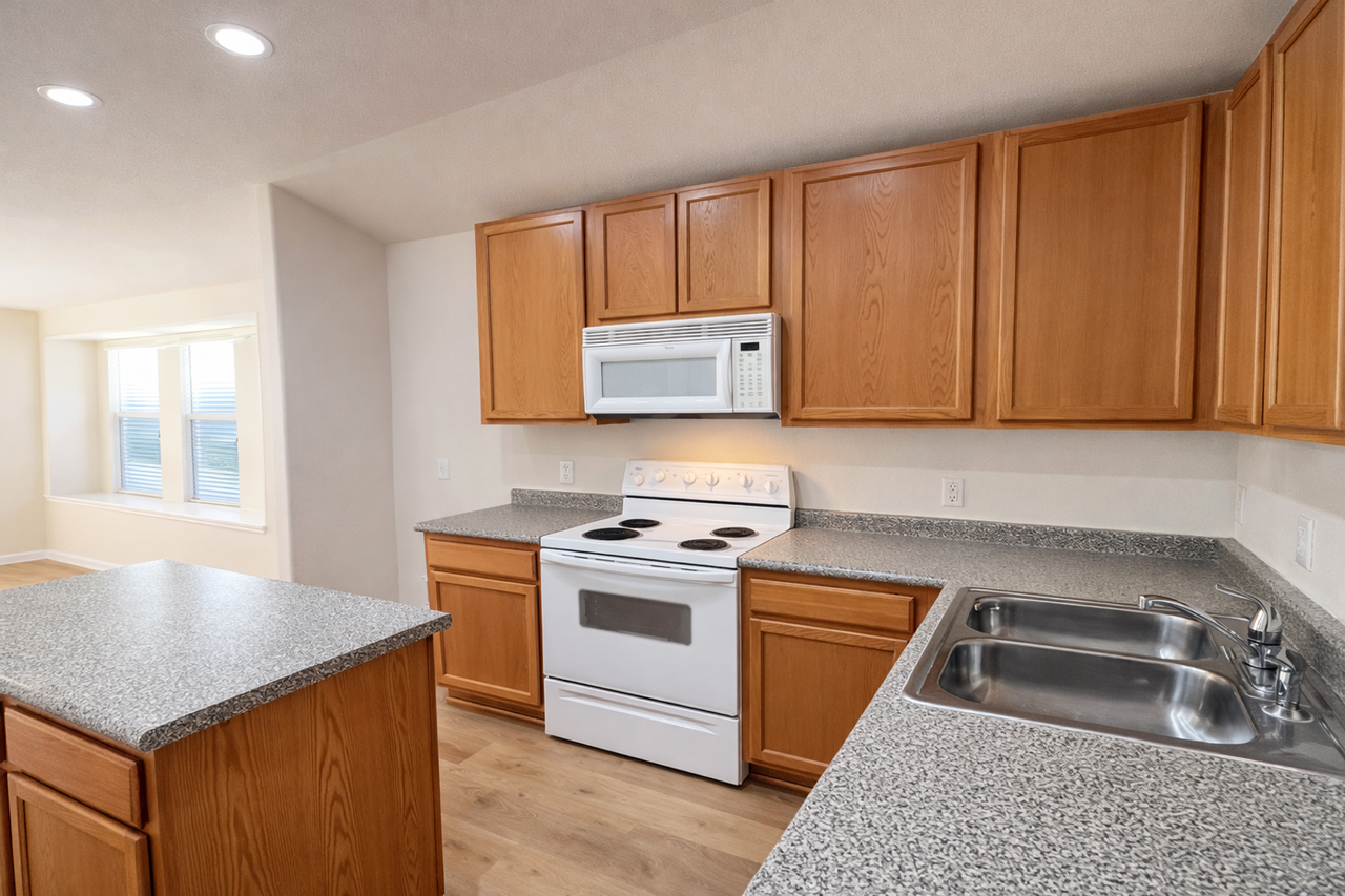 10354 Oakwood Crst - Photo 3 of 19