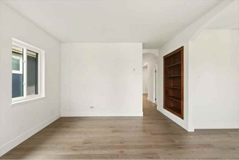 1316 Parker St - Photo 3 of 18