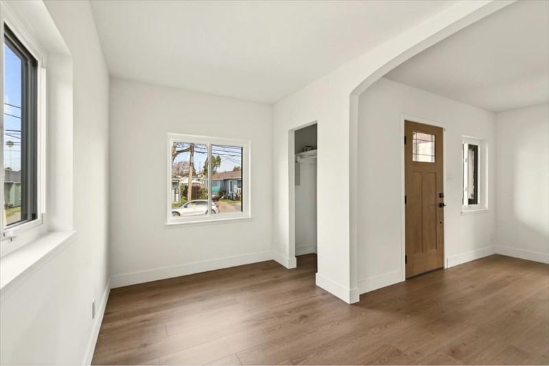 1316 Parker St - Photo 5 of 18