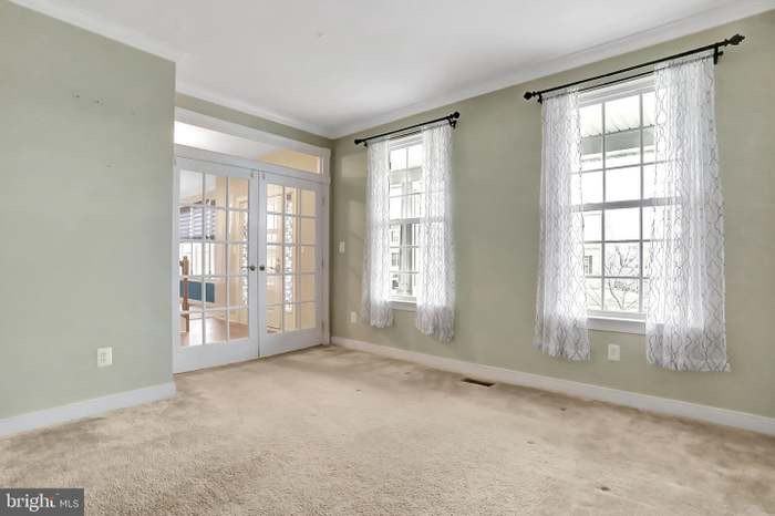 515 Waterdale Dr - Photo 2 of 20