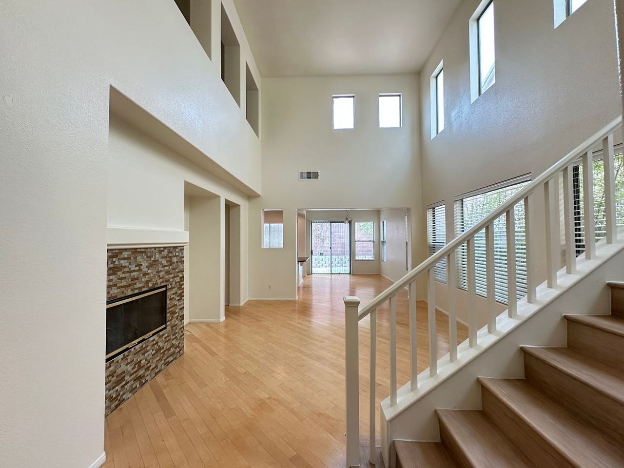 2381 Carnegie Hall St - Photo 2 of 21