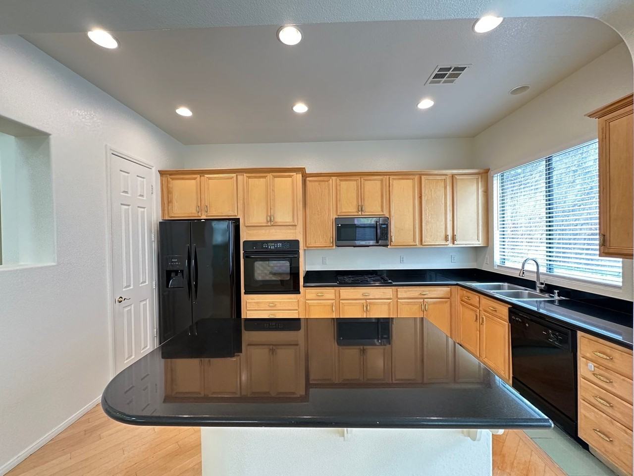 2381 Carnegie Hall St - Photo 4 of 21