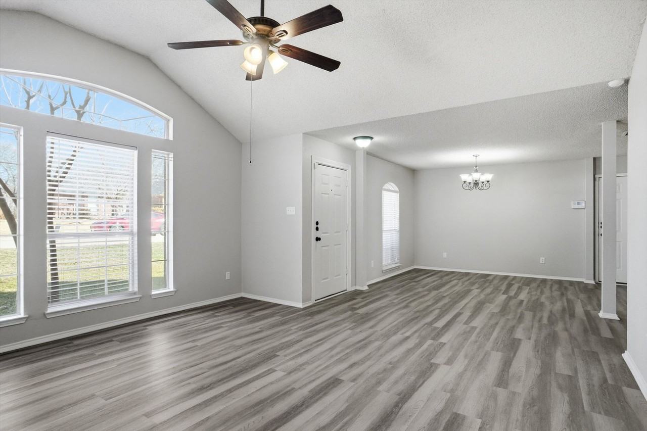 5713 Sea Breeze Ln - Photo 3 of 15