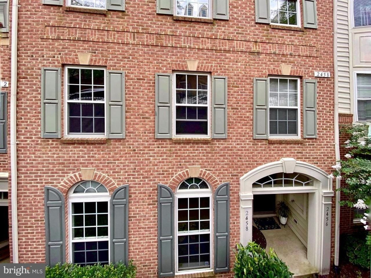 2456 Eastbourne Dr - Photo 2 of 42