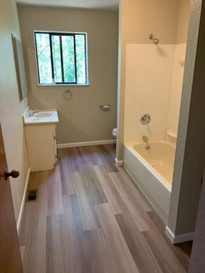 1525 Woburn St - Photo 6 of 16