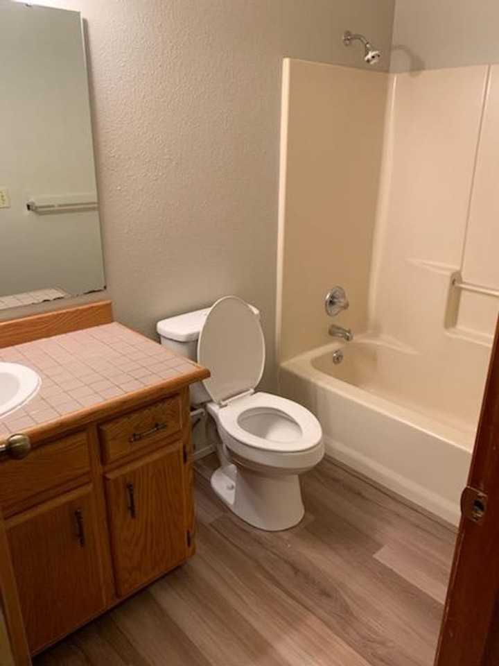 1525 Woburn St - Photo 7 of 16