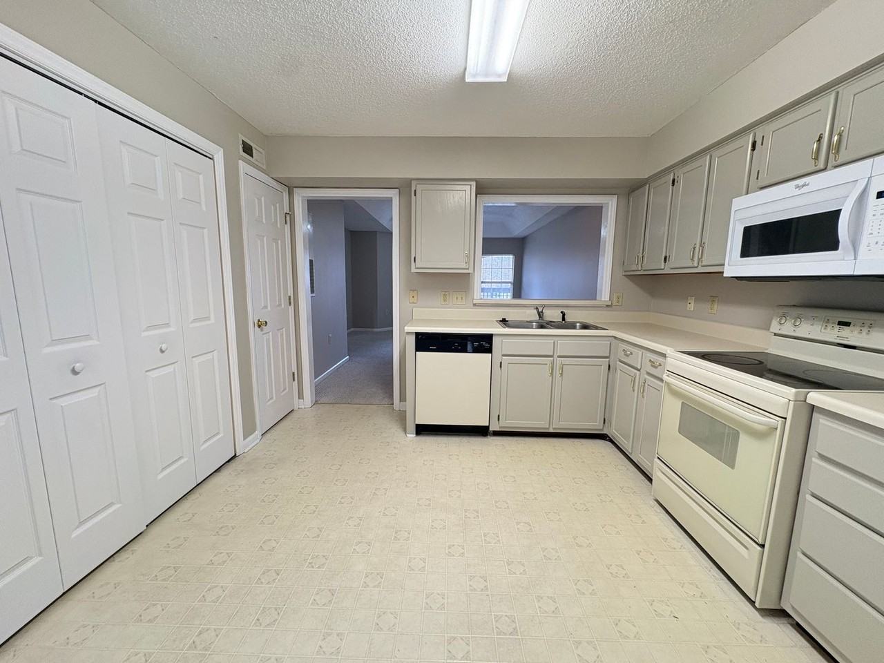 2620 Ingleside Dr #2D - Photo 6 of 15