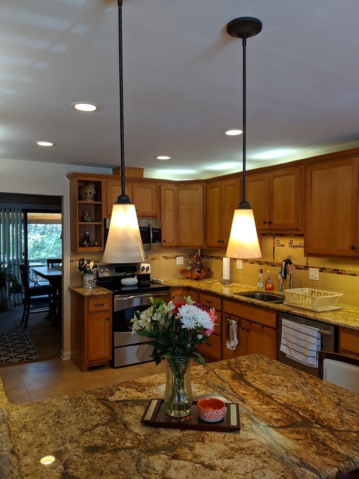 1612 Woodledge Cir - Photo 4 of 17